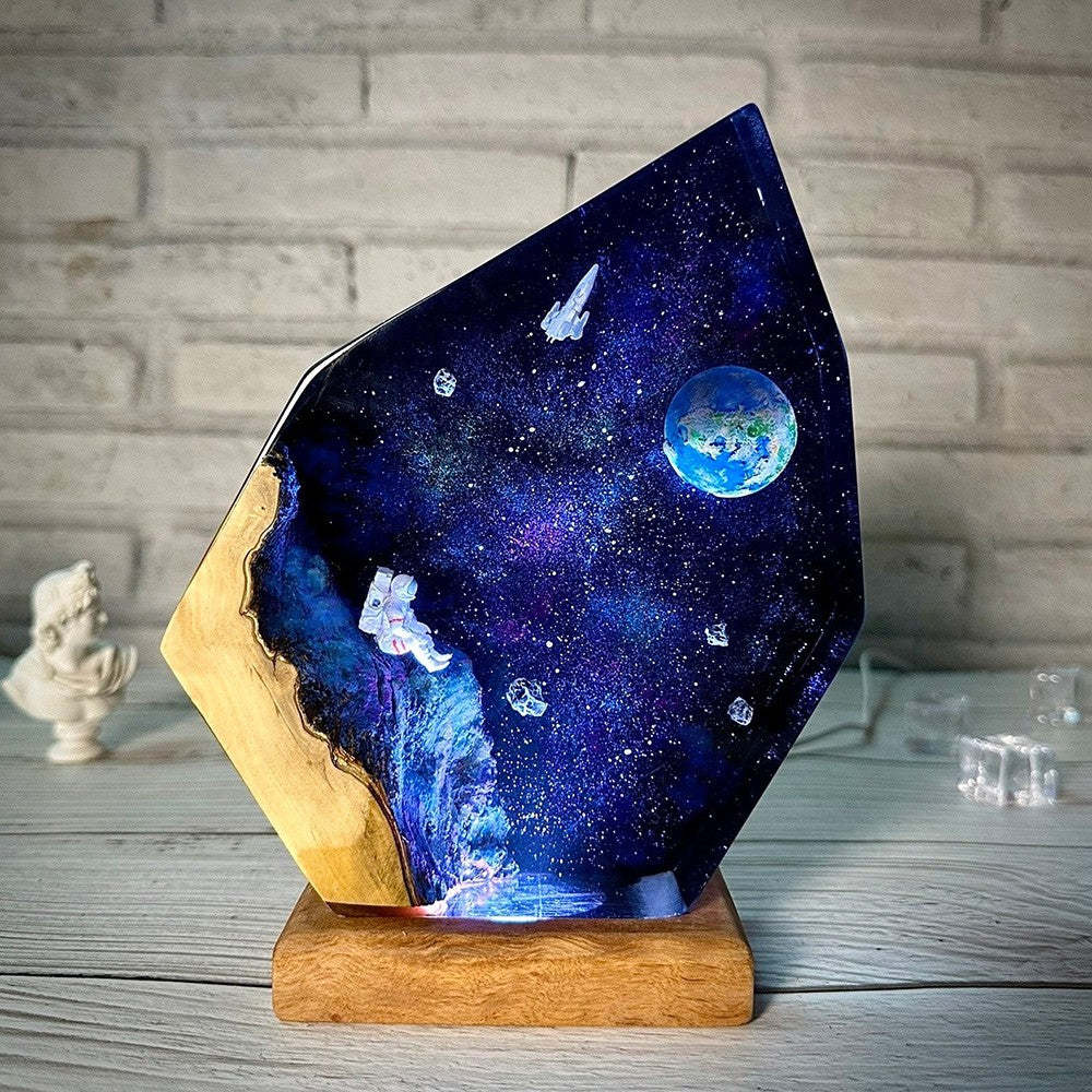 Galaxy Astronaut Resin Night Light – Space Theme Epoxy Art Lamp, Starry Galaxy Design, Unique Holiday Gift for Kids & Adults